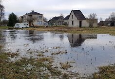 Po šventinio lietaus žvyrkeliai virto kemsynais