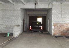 Kauno rajone aptiktas vienkiemis su vogtais automobilais