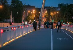Supratimo apie &scaron;irdies nepakankamumą dieną Baltasis tiltas Vilniuje nusidažė raudonai