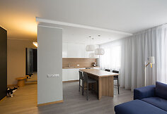 Mėlynai baltas buto interjeras