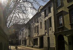 Daugiabutis gyvenamasis namas &Scaron;v. Mikalojaus ir Žemaitės g. sankryžoje Vilniuje, architektai A. Trimonis, G. Čaikauskas, A. Ambrasas, 1985 m.
