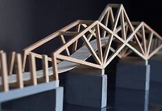 Pėsčiųjų tiltas į Kėdainių senamiesčio širdį – autorinė istorinės temos interpretacija. Architektai: J.R.Palys ir I.Palytė-Veilandienė