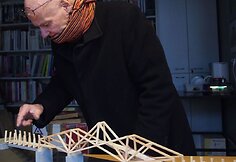 Pėsčiųjų tiltas į Kėdainių senamiesčio širdį – autorinė istorinės temos interpretacija. Architektai: J.R.Palys ir I.Palytė-Veilandienė