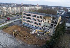 Griaunamas &bdquo;Panevėžio autobusų parkas&ldquo; administracijos pastatas 