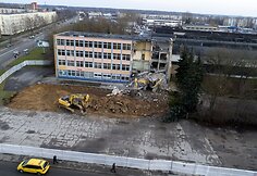 Griaunamas &bdquo;Panevėžio autobusų parkas&ldquo; administracijos pastatas 