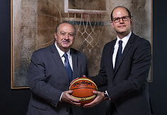 FIBA vadovai - prezidentas Horacio Muratore ir generalinis sekretorius Andreas Zagklis
