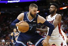 Jonas Valančiūnas su &bdquo;Grizzlies&ldquo; NBA čempionatą pradėjo pralaimėjimu Majamyje.
