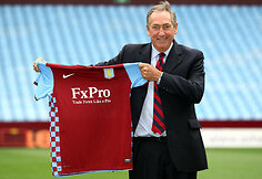 Mirė buvęs Prancūzijos rinktinės ir „Liverpool“ treneris Gerardas Houllier.