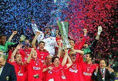 Mirė buvęs Prancūzijos rinktinės ir „Liverpool“ treneris Gerardas Houllier.
