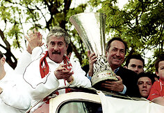 Mirė buvęs Prancūzijos rinktinės ir „Liverpool“ treneris Gerardas Houllier.