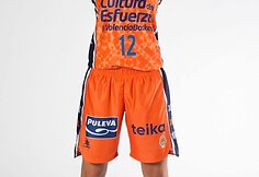 Laura Ju&scaron;kaitė &scaron;į sezoną atstovauja &bdquo;Valencia&ldquo; komandai.
