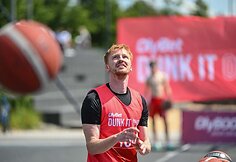 &Scaron;e&scaron;tadienį prie Baltojo tilto įvyko &bdquo;OlyBet DUNK IT Open&ldquo; krep&scaron;inio renginys.