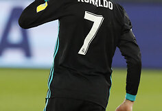 Pasaulio klubų taurės turnyro pusfinalyje Madrido &bdquo;Real&ldquo; futbolininkai 2:1 palaužė &bdquo;Al Jazira&ldquo; klubą..