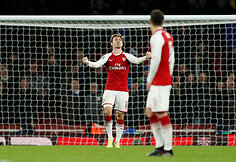 Londono &bdquo;Arsenal&ldquo; futbolininkai eliminavo &bdquo;Chelsea&ldquo; ir i&scaron;kopė į taurės finalą.