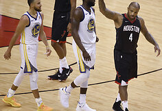 NBA Vakarų konferencijos finale &bdquo;Houston Rockets&ldquo; namie įveikė &bdquo;Warriors&ldquo; komandą ir įsiveržė į priekį 3:2.