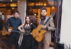 &bdquo;Gypsy Lounge & Grill&ldquo; aplinka