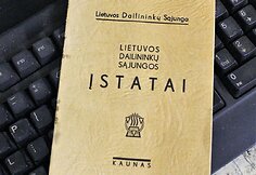 Antikvarinė relikvija – 1935-ųjų metų LDS įstatai. Juos Goda gavo dovanų iš vyresniojo kolegos.