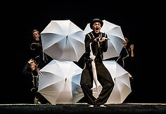 Keistuolių teatro premjera „HOP!“ šuoliuoja per netikėtas Donaldo Bisseto istorijas