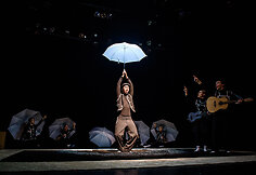 Keistuolių teatro premjera „HOP!“ šuoliuoja per netikėtas Donaldo Bisseto istorijas
