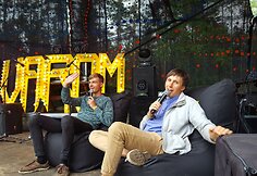 Festivalio &bdquo;VAROM! summer fest&lsquo;17&ldquo; publika vos spėjo &scaron;ėlti