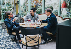 Į Lietuvą atvykęs pasaulinio garso tenoras Ch.Castronovo rytą pradėjo pusryčiais su Modestu Pitrėnu