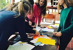 Projektas &bdquo;Gyvenu laisvai!&ldquo;: jaunuoliai kurdami pristato savo kra&scaron;tą