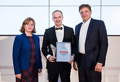 Inovatyviausias kalbų. I&scaron; kairės S. Leknickienė, M. Grigaitis, M. Glodas