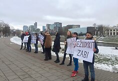 Spektaklio &bdquo;Dreamland&ldquo; kūrybinės komandos piketas prie Lietuvos Vyriausiojo administracinio teismo