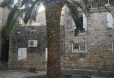 Budva &ndash; viena seniausių gyvenviečių Adrijos jūros pakrantėje. Iki &scaron;ių dienų čia apstu graikų, romėnų palikimo ženklų.