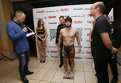 &bdquo;King of the Cage&ldquo; sportininku svėrimas