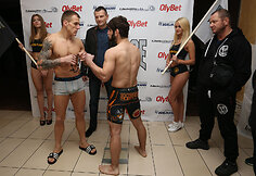 &bdquo;King of the Cage&ldquo; sportininku svėrimas