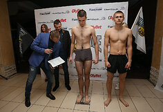 &bdquo;King of the Cage&ldquo; sportininku svėrimas