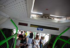 Vie&scaron;uoju transportu važiuojantys keleiviai kar&scaron;tį jaučia ir lauke, ir viduje