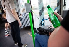 Vie&scaron;uoju transportu važiuojantys keleiviai kar&scaron;tį jaučia ir lauke, ir viduje