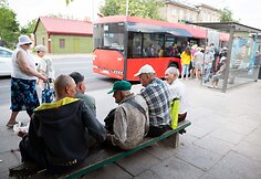 Vie&scaron;uoju transportu važiuojantys keleiviai kar&scaron;tį jaučia ir lauke, ir viduje