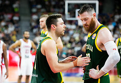 Matthew Dellavedova ir Aronas Baynesas