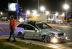 &bdquo;Mercedes&ldquo; susidūrė su greitosios pagalbos automobiliu.