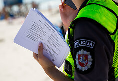 Pareigūnės &Scaron;ventosios paplūdimyje