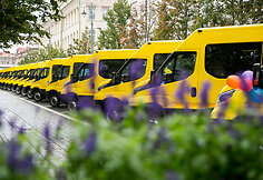 Savivaldybėms buvo perduoti 25 nauji mokykliniai autobusai