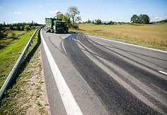 Lengvojo automobilio ir sunkvežimio avarija A16 kelyje