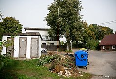 Netvarkingai tvarkomos &scaron;iuk&scaron;lės ir lauko tualetas Naujininkų gatvėje