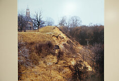 Kernavės Mindaugo sosto piliakalnio rytinio &scaron;laito nuo&scaron;liauža 1979 m. kovo - balandžio mėn.