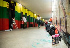 Vėl perdažoma siena požeminėje perėjoje Vilniuje