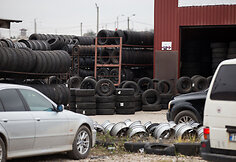 Padangų prekyba Gariūnų automobilių turguje