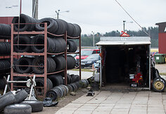 Padangų prekyba Gariūnų automobilių turguje