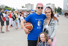 Donatas Montvydas ir Veronika Montvydienė su dukra Adele