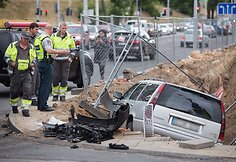 Po smūgio automobilis įlėkė į griovį