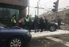 Vilniuje, &Scaron;eimyn&scaron;kių g. &bdquo;Volvo&ldquo; įsirėžė į &scaron;viesoforą