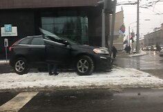 Vilniuje, &Scaron;eimyn&scaron;kių g. &bdquo;Volvo&ldquo; įsirėžė į &scaron;viesoforą