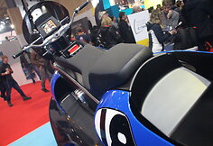 Naujovė vandens sporto entuziastams – prabangus elektra varomas vandens motociklas